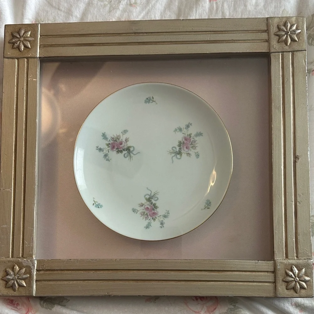 Floral Decorative Plate in Gold Frame